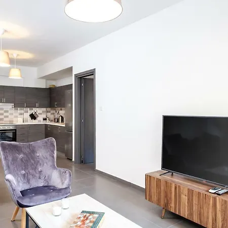 Book Me Now Central Flat Larnaca