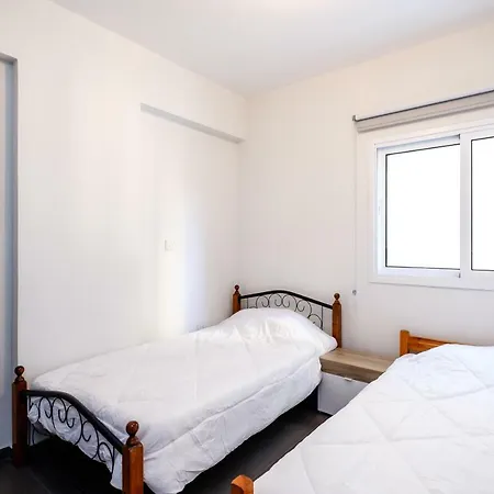 Book Me Now Central Flat Apartament Larnaca