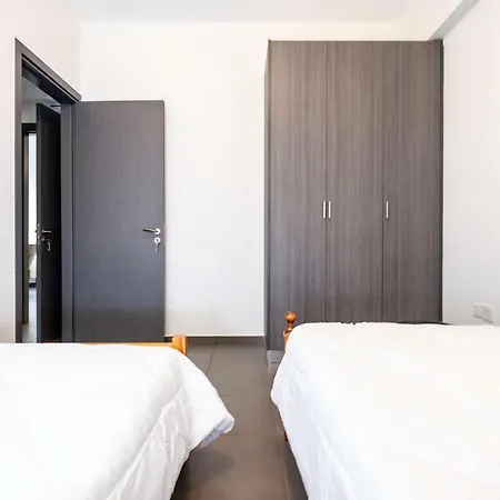 Book Me Now Central Flat Apartament Larnaca