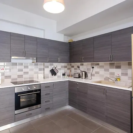 Book Me Now Central Flat Apartament Larnaca